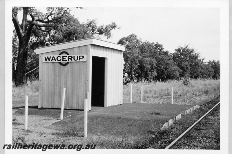 P09396
Wagerup, shelter shed, platform, nameboard, view from rail side. SWR line.
