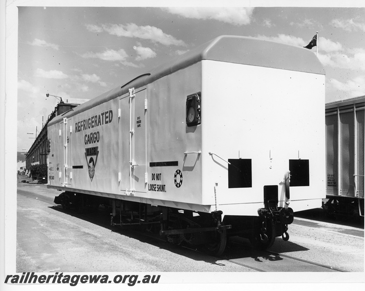 P10843
WBR class 23431 refrigerated cargo van, side and end view
