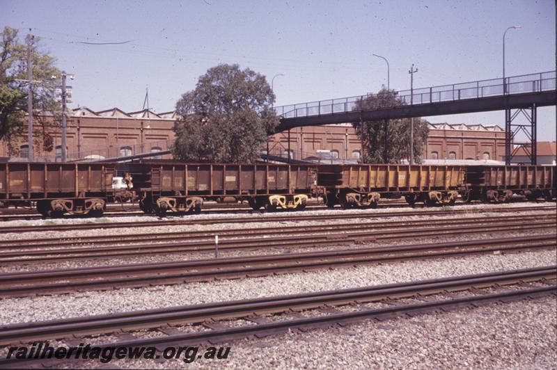 P12782
Rake of WO class and WOA class standard gauge iron ore wagons, Midland
