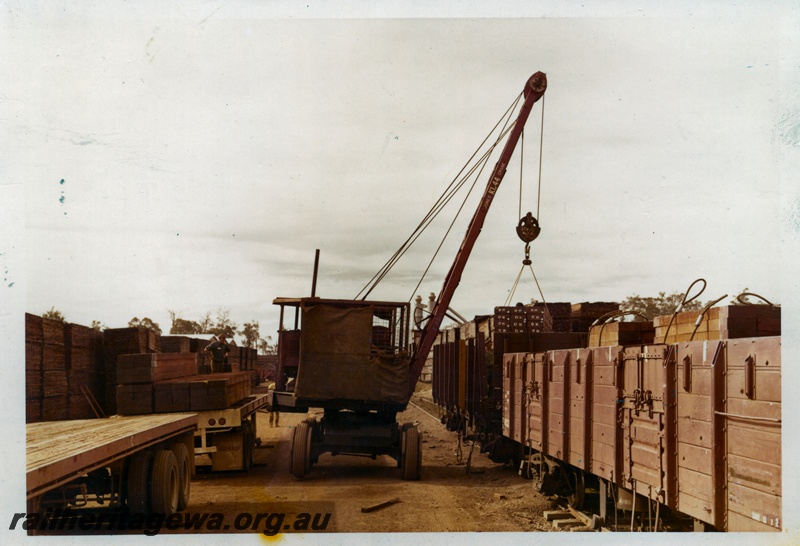 P14989
Mobile crane unloading sawn timber from open wagons, side view of the crane
