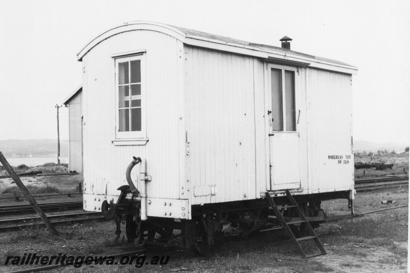 P15672
DW class 5120 Workman's Van in white livery, Albany, GSR line, end and side view, c1970

