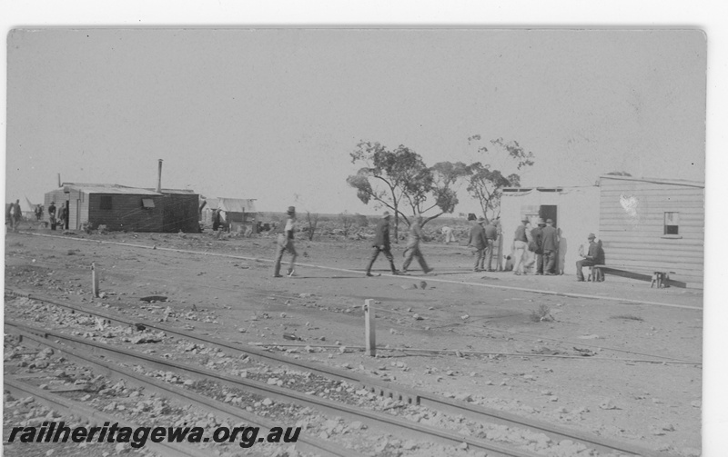 P16820
Commonwealth Railways (CR) - TAR line railway workers camp at Unknown location. c1916
