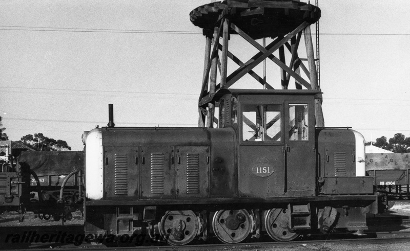 P17274
Z class 1151 diesel mechanical shunting locomotive, side view, water tower, Brookton, GSR line.
