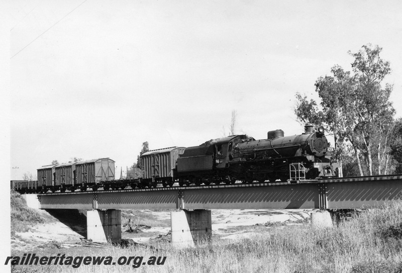 P17427
W class 958, on Bunbury to Bridgetown goods train, crossing concrete and steel Preston River Bridge, Picton, PP line

