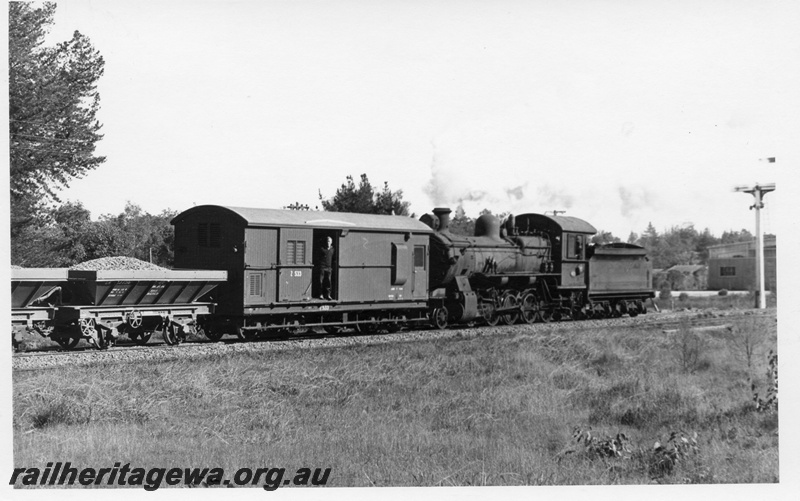 P17434
FS class 423, as rear end banker, on ballast train, bracket signal, Donnybrook, DK line
