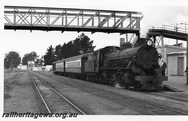 P17563
6 of 6 W class 916 steam locomotive heads Holiday weekender, two AQZ class carriages and MRWA brakevan, side and front view, end of passenger platform, footbridge, Collie, BN line..
