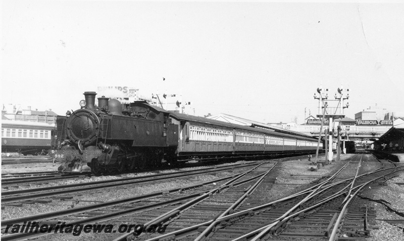 P17681
DD class 592, on ARHS tour train to Serpentine, pointwork, bracket signal, bridge and platform, Perth station, SWR line
