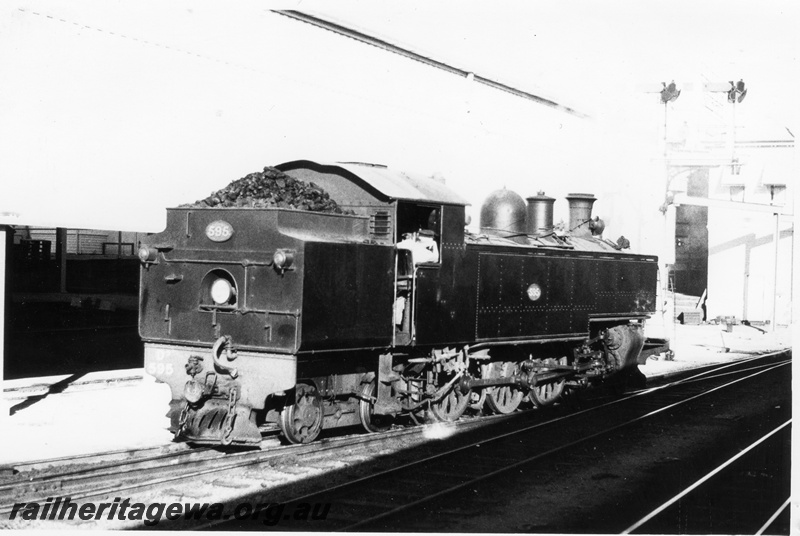 P17707
DD class 595, bracket signal, rear and side view, c1968
