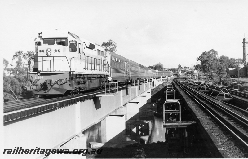 P18002
L class 268, on empty passenger carriages, crossing concrete and steel bridge, Swan River, Guildford, ER line
