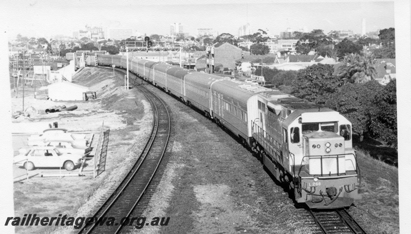 P18003
L class 268, hauling empty passenger carriages from Perth Terminal to Forrestfield, signal gantry, Mount Lawley bridge, near Mount Lawley, ER line
