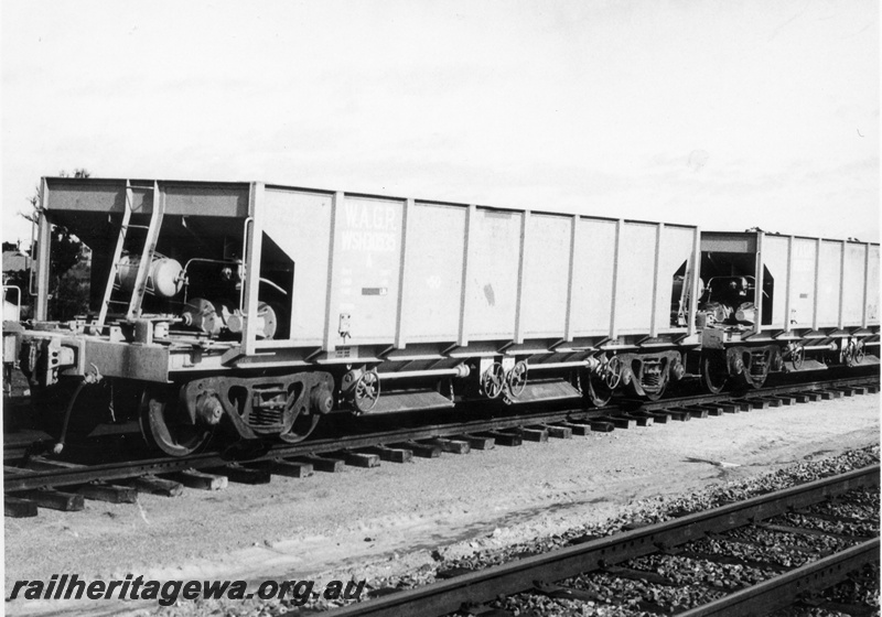 P18014
WSH class standard gauge ballast wagon, built by Tomlinsons, end and side view
