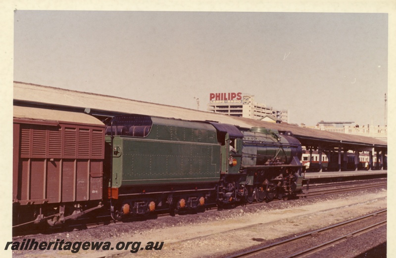 P18080
V class 1220, platform and canopy, Perth city station, rear and side view, c1966
