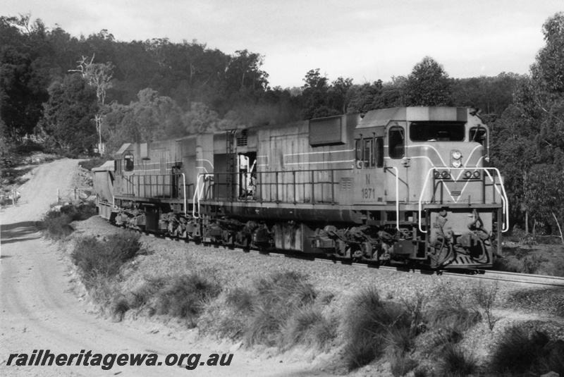 P18121
N class 1871 and N class 1877 diesel locomotives hauling a loaded bauxite train on the Jarrahdale line. Front view of locomotive.
