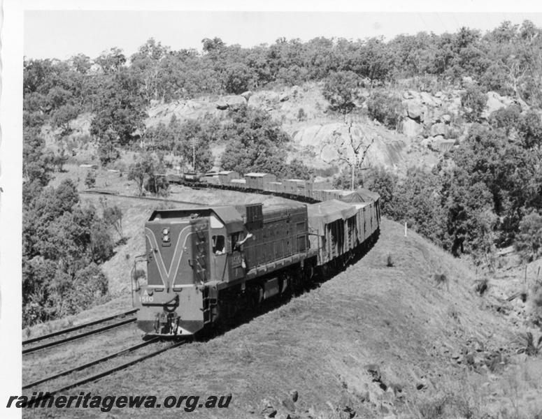 P18125
A class 1510 diesel locomotive hauling a mixed goods train approaching Swan View tunnel. ER line. The driver waves to the photographer.
