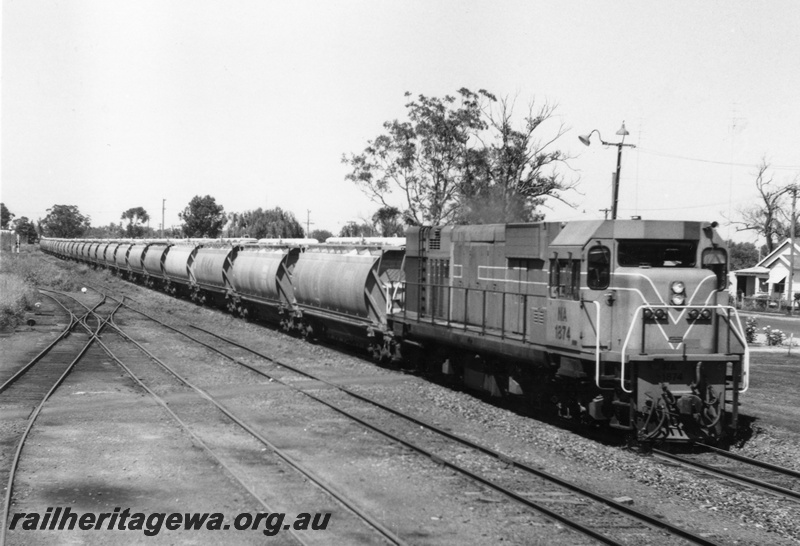 P18140
NA class 1874 diesel locomotive hauling a alumina train at an Unknown location. SWR line.
