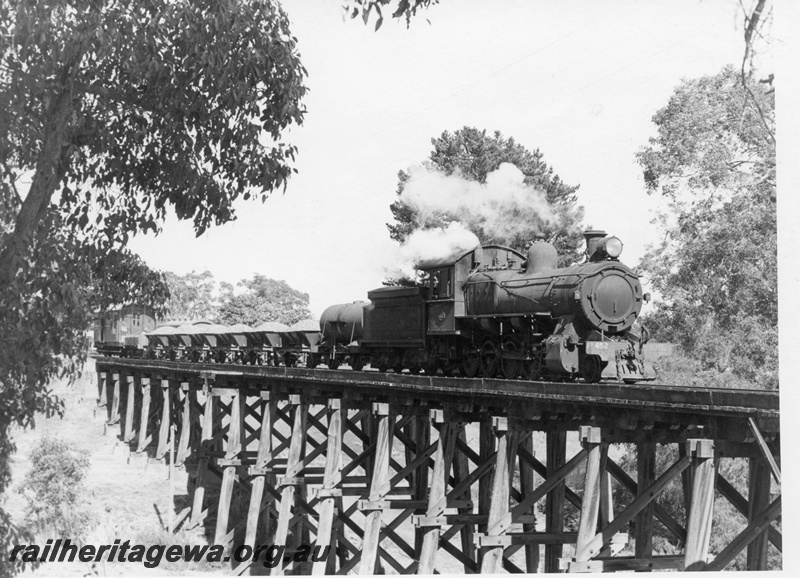 P18148
FS class 452, on goods train comprising wagons and van, on wooden trestle bridge, Boyanup, BB line
