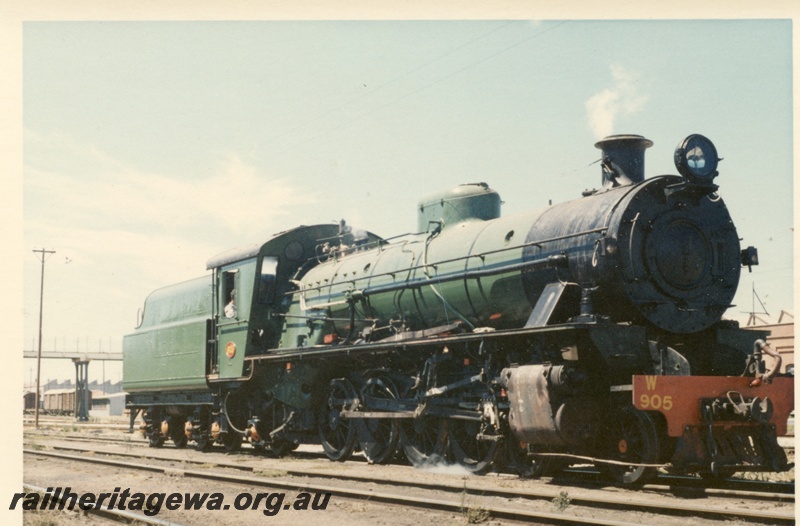 P18157
W class 905, on steam trials, Midland Workshops, ER line, side and front view
