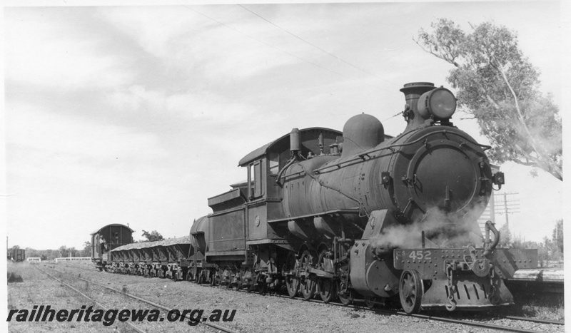 P18192
FS class 452, on ballast train, Dardanup, PP line, side and front view
