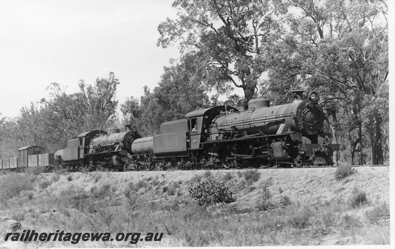 P18194
W class 919, W class 914, double heading goods train No 54 from Wagin to Collie, WB line
