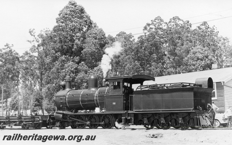 P18231
Bunnings XY class 86 steam locomotive in steam, side and end view, log wagons, Unknown location.
