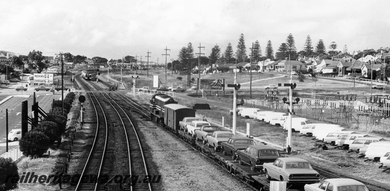 P18240
F class 44, in MRWA livery, on goods train No 826, suburban railcar set, level crossing, signals, Cottesloe, ER line
