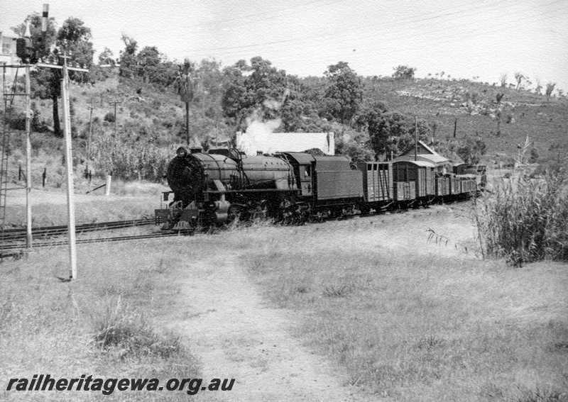 P18323
V class 1206, on No 11 down goods train, signal, station building, Swan View, ER line 
