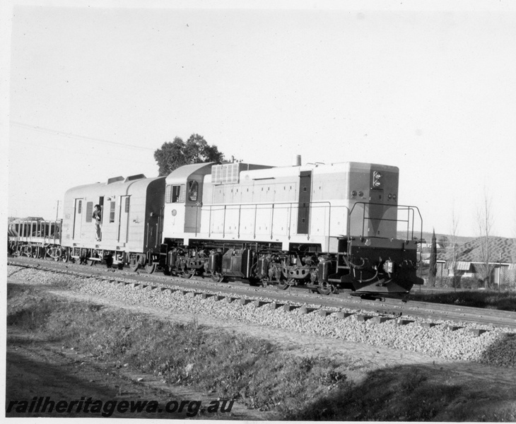 P18432
J class 101, Midland, ER line, end and side view
