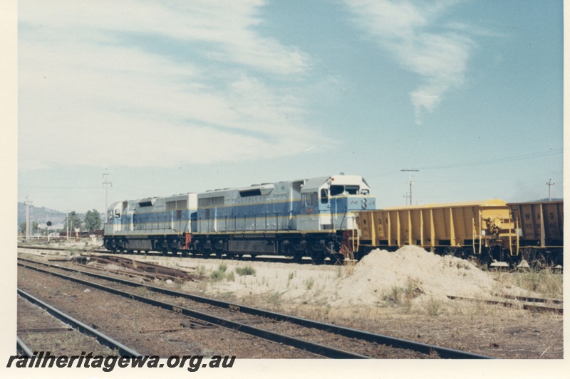 P18448
L class 255, L class 254, on down ore train, light signal, side and rear view
