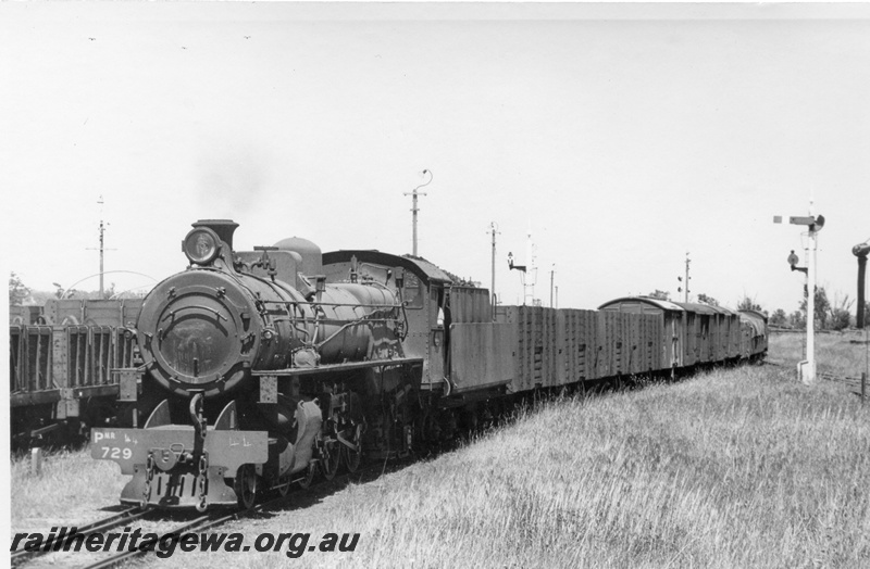 P18488
PMR class 729 on goods train from Bunbury, semaphore signal, water column, arriving Brunswick Junction, SWR line
