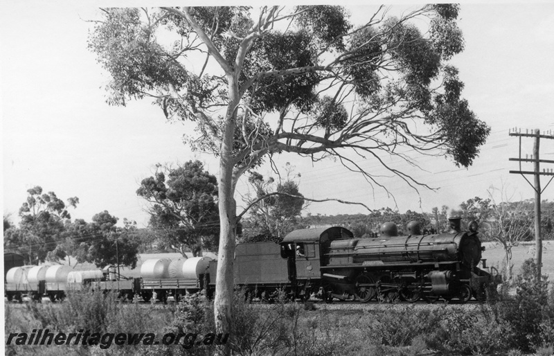 P18516
PR class 521 on No 17 goods train from York to Narrogin, water tanks in wagons, GSR line
