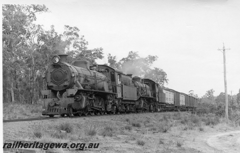 P18548
W class 942, W class 934, on goods train, between Mullalyup and Kirup, PP line
