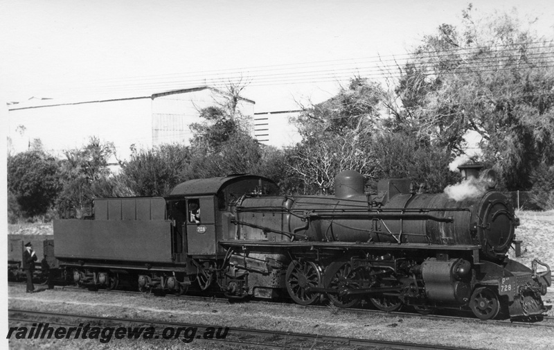 P18562
PMR class 728, off No 23 goods train, shunting, Picton Junction, side and front view
