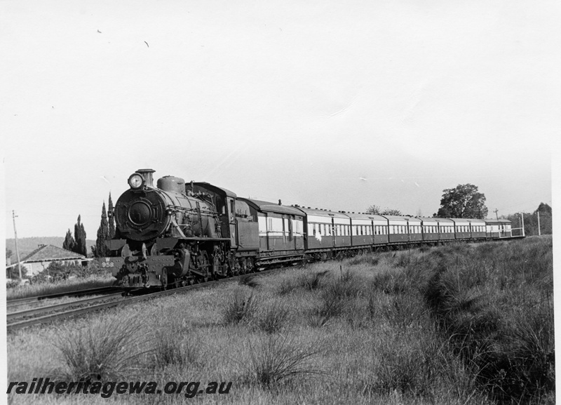 P18577
W class 558, on Wapet Social Club Special from Perth to Coolup, Stokley curve, SWR line
