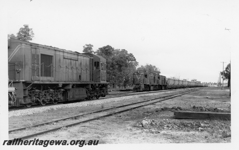 P18607
R class 1904, with loco side chains, crossing R class 1905 and R class 1903, on a bauxite train, light signals, Mundijong, SWR line

