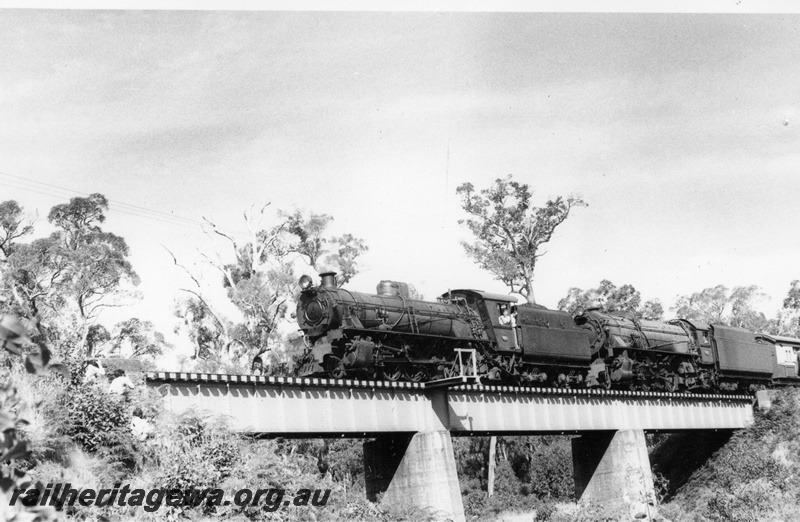 P18618
W class 943, V class 1217, on ARHS tour train, crossing steel and concrete bridge, Hamilton River, BN line
