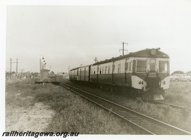 P18685
Suburban railcar set comprising two ADG class cars and an AYE class car, on regular Midland to Fremantle service, leaving Lock Street station, ER line
