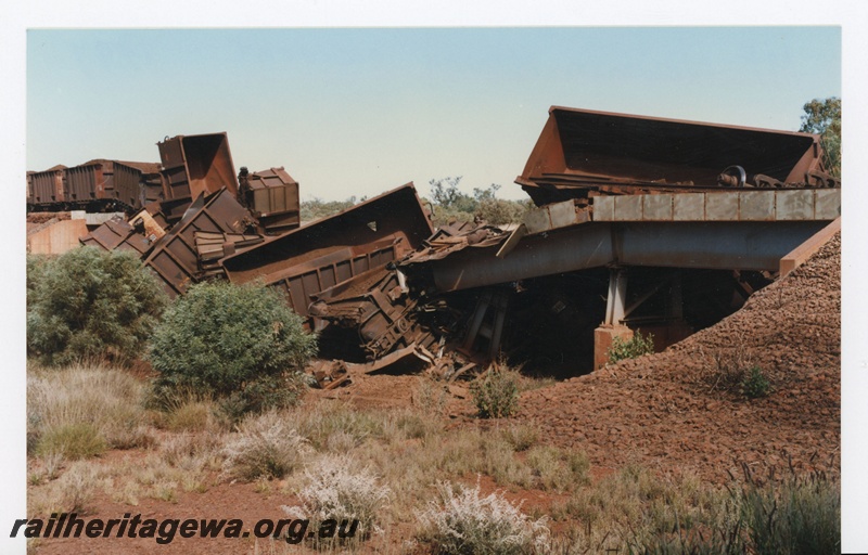P18900
Mount Newman (MNM) loaded ore train derailment.
