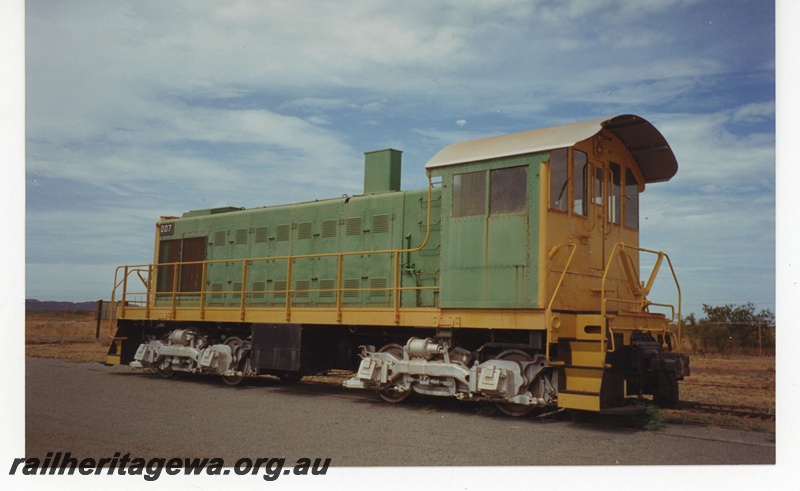 P19034
Pilbara Railway Historical Society (PRHS) S2 class 007 at 6 Mile Dampier.
