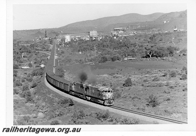 P19222
Mount Newman Mining (MNM) C636 class 5455 and unidentified locomotive lead a Locotrol train from Newman.
