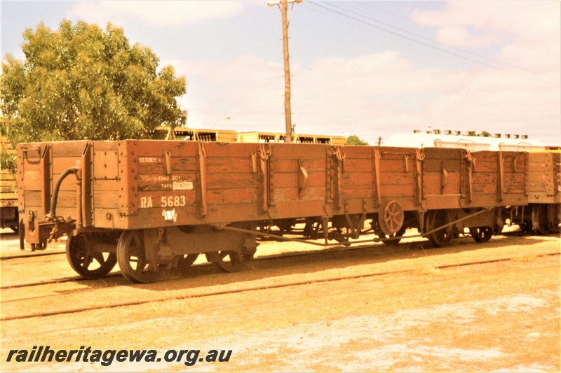 P19492
RA class 5683 bogie open wagon, brown livery, Bassendean, end and side view
