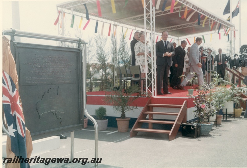 P19691
Plaque, decorated  official dais with dignitaries , for the arrival of the inaugural 