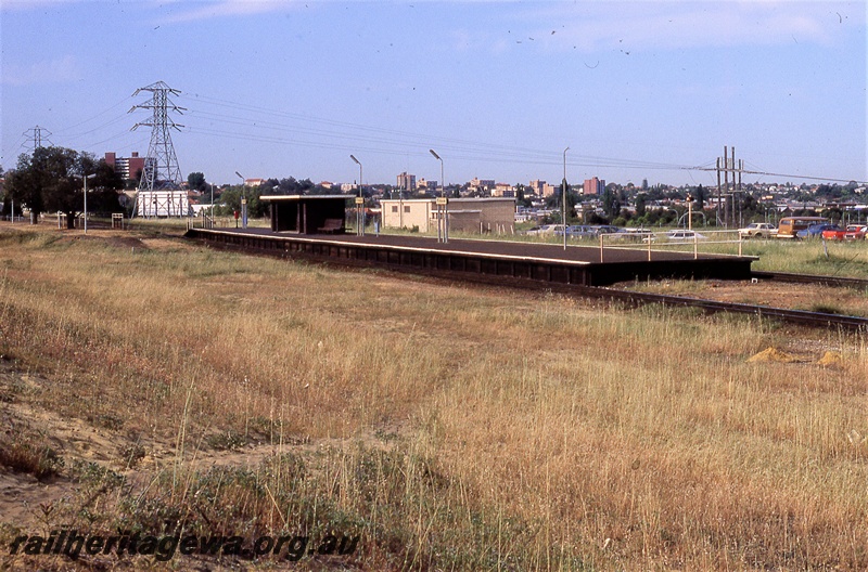 P19723
Platform, station shelter, platform lights, powerlines in the distance, Rivervale, SWR line
