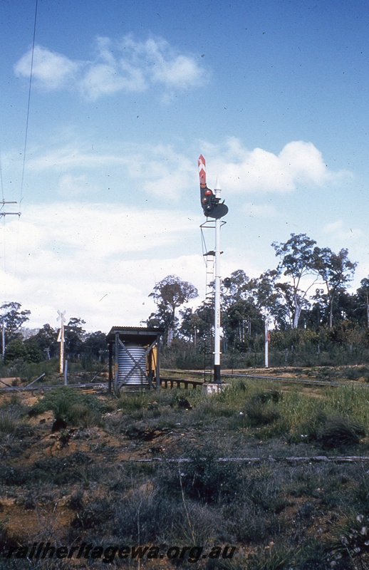 P19746
Upper quadrant signal, water tank, crossing, bush setting, ER line
