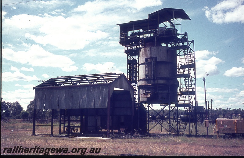 P19750
Coal stage, cylindrical, Collie, BN line

