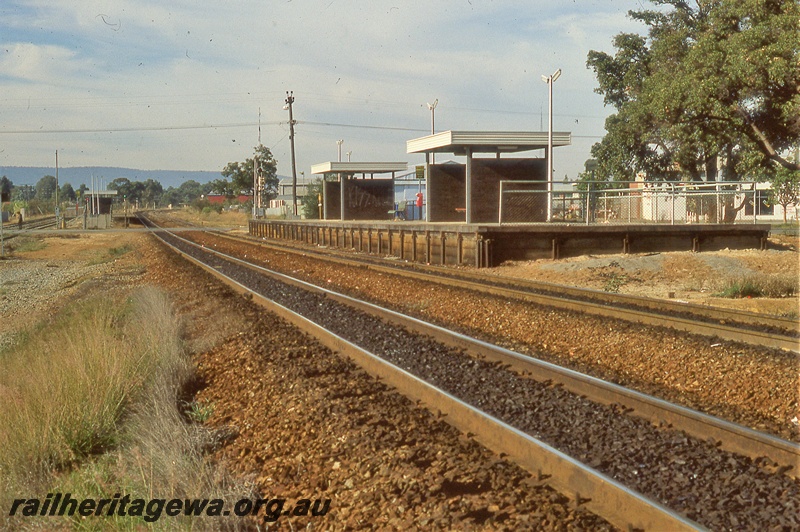 P19788
Platform, shelters, level crossing, tracks, Kenwick, SWR line, track level view
