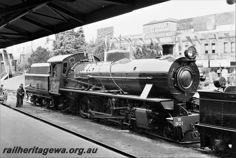P19911
W class 901  on display at Perth Station dock platform. ER line.
