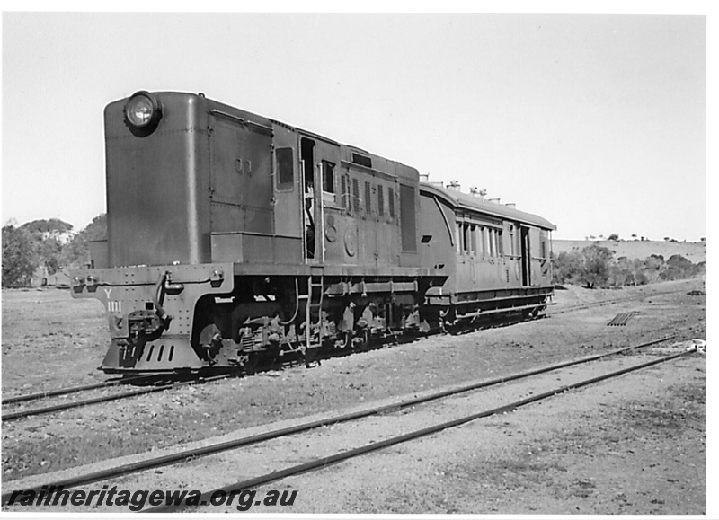 P20053
Y class 1111 diesel locomotive in service with an unidentified ZA class brakevan on the Geraldton - Northampton line. GA line
