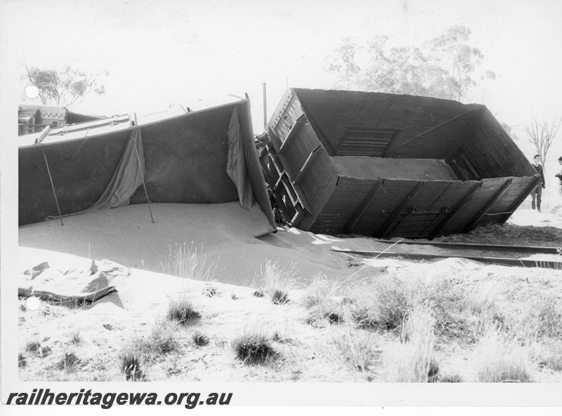 P20161
1 of 4 images of the derailed GH class wagons from No. 506 Goods between Calingiri and Piawaning, CM line
