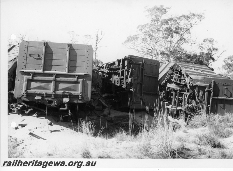 P20164
4 of 4 images of the derailed GH class wagons from No. 506 Goods between Calingiri and Piawaning, CM line
