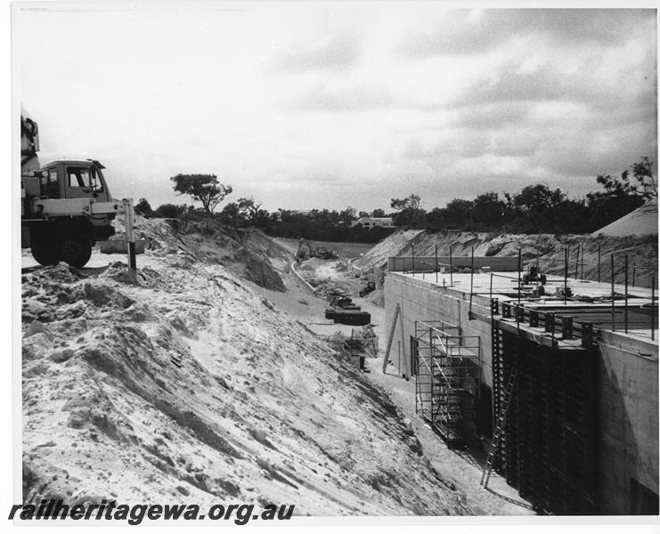 P20176
Northern Suburbs Railway - Joondalup - construction of road bridge possibly Hester Ave, Joondalup, NSR line
